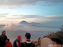 Pengunjung Bromo Dibatasi 3.752 Wisatawan Saat Libur Nataru