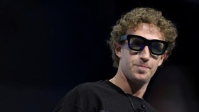 Mark Zuckerberg Kritik Apple: Minim Inovasi dan Tukang Peras