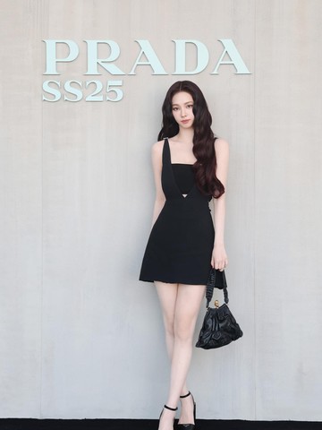 Potret Karina aespa hingga ENHYPEN Hadiri Prada Spring/Summer 2025 di Milan Fashion Week