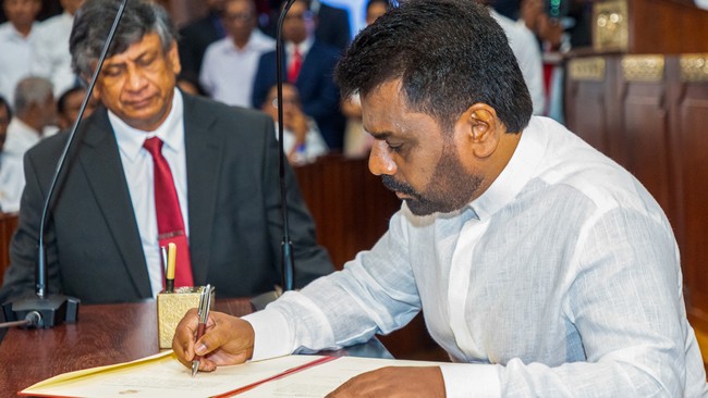 Presiden baru Sri Lanka, Anura Kumara Dissanayake, membubarkan parlemen sehari setelah dirinya dilantik sebagai presiden pada Senin (23/9).