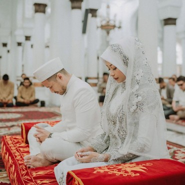 Cerai dari Tyas Mirasih, 7 Potret Bahagia Raiden Soedjono Nikahi Selebgram Aceh
