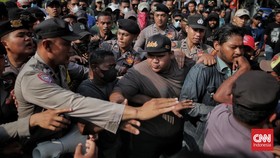 FOTO: Momen Aksi 'Raja Jawa' Darurat Demokrasi & Iklim Diintimidasi