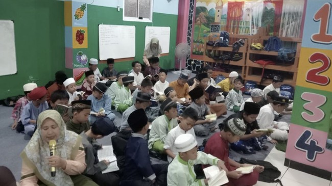 Mari donasi lewat berbuatbaik.id untuk mendukung Timnas Indonesia sekaligus bantu wujudkan mimpi anak kurang beruntung menjadi pahlawan sepak bola masa depan.