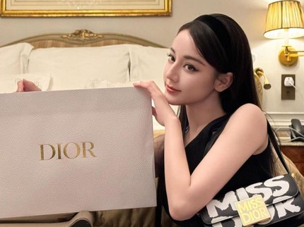 Lama Tak Muncul, Intip 5 Potret Terbaru Dilraba Dilmurat Salah Satu Perempuan Tercantik Dunia