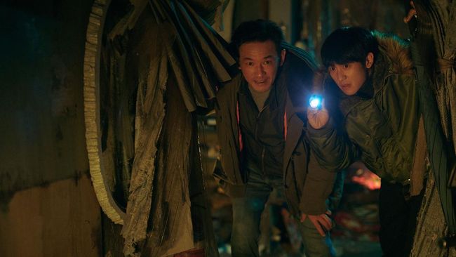 Sinopsis I, The Executioner: A Veteran Story tentang dua detektif beda generasi (Hwang Jung-min dan Jung Hae-in) kerja sama buru pembunuh berantai.