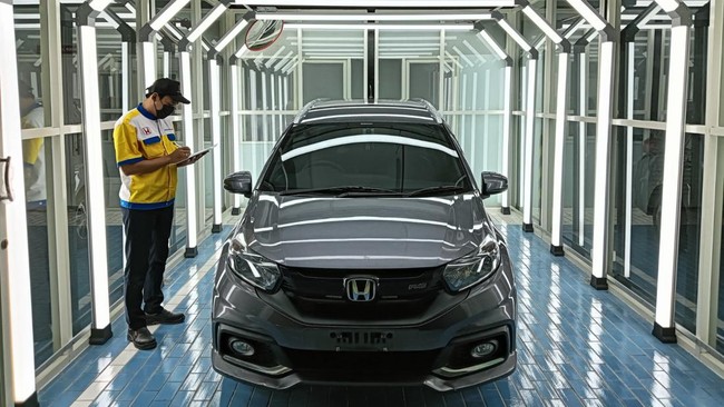 Fasilitas bodi dan cat terbaru di dealer Honda Prisma HR Muhammad, Surabaya, Jawa Timur.
