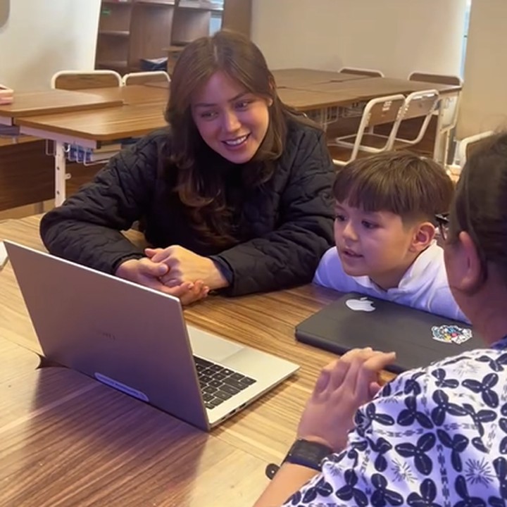 <p>Jessica Iskandar tengah berbangga hati, Bunda. Belum lama ini, ia membagikan unggahan terkait putra sulungnya, El Barack Alexander, yang baru terima hasil rapor di sekolah. (Foto: Instagram @inijedar)<br /><br /><br /></p>