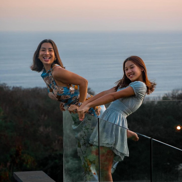 <p>Kiyomi sendiri memang kerap muncul lewat postingan Instagram bersama ibunda. Dalam unggahan-unggahan tersebut, pasangan bunda dan anak ini membagikan konten seru-seruan mereka.(Foto: Instagram @jenniferbachdim dan @kiyomisuebachdim)<br /><br /><br /></p>
