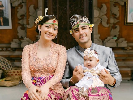7 Potret Laura Theux 5 Bulan Usai Melahirkan, Makin Langsing & Lanjut Kuliah Psikologi