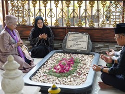 Luluk Ziarah ke Makam Didi Kempot hingga Kampanye Kesejahteraan Petani