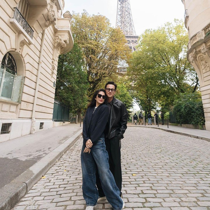 <p>Beberapa waktu lalu, Andhika mengajak sang istri berlibur ke kota paling romantis di dunia, Paris. Momen ini pun dibagikan oleh keduanya pada laman Instagram. (Foto: Instagram: @ussypratama)</p>