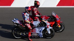 Bagnaia Diselamatkan Marquez dari Kepanasan: Terima Kasih Marc