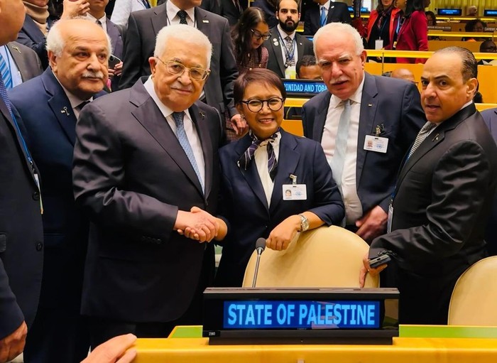 Retno Marsudi dan Presiden Palestina Mahmoud Abbas di Sidang Umum PBB di New York, Selasa (10/9)