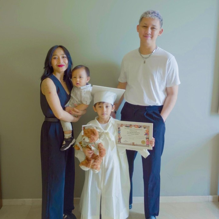 <p>Rinni Wulandari dan Jevin Julian sudah tujuh tahun berumah tangga, Bunda. Pasangan selebriti yang dikaruniai dua orang anak laki-laki ini hidup harmonis dan jauh dari gosip miring. (Foto: Instagram @rinni_w)<br /><br /><br /></p>