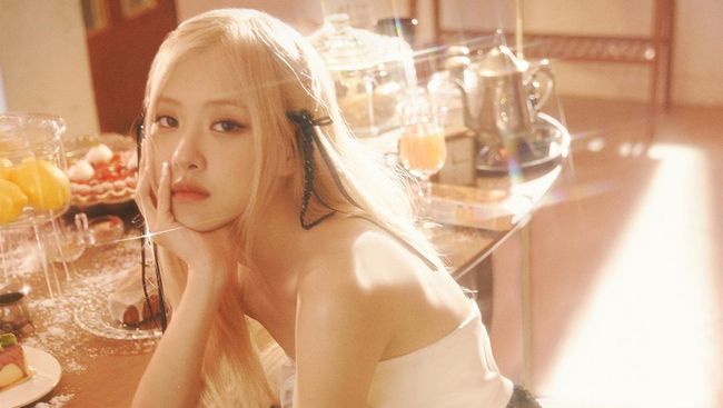 Rosé BLACKPINK mengumumkan telah menandatangani kontrak solo global dengan Atlantic Records, label rekaman Coldplay hingga Bruno Mars.