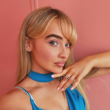 Lirik Lagu is it new years yet? - Sabrina Carpenter