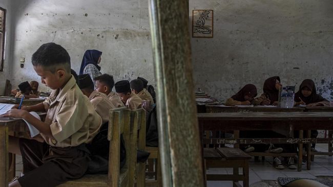 Program Indonesia Pintar (PIP) adalah bantuan biaya pendidikan bagi siswa kurang mampu. Begini cara cek penerima PIP 2025, link, dan jadwal pencairannya.