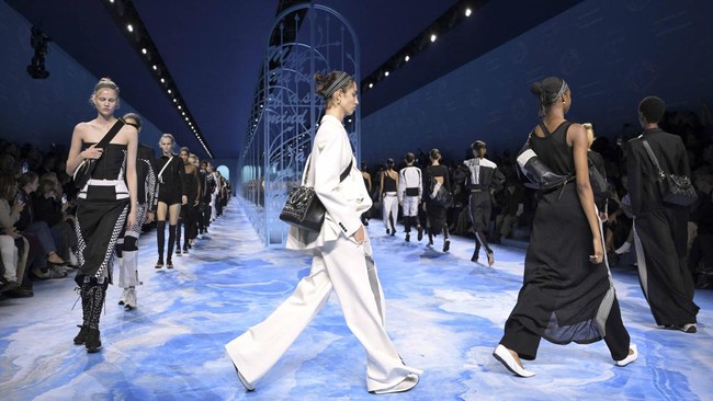 FOTO: Nuansa Sporty dari Dior untuk Paris Fashion Week