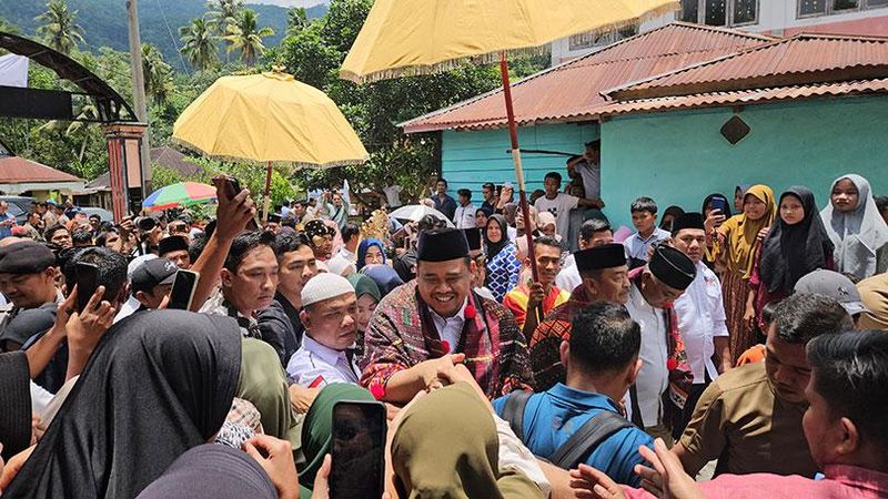 Calon gubernur (cagub) Sumatra Utara Bobby Nasution memulai kampanye di Kelurahan Gunung Baringin