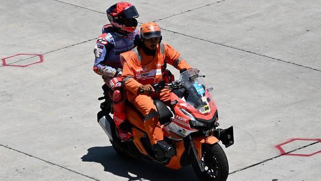 Nasib sial lagi-lagi dialami Marc Marquez di Sirkuit Mandalika setelah dua kali terjatuh pada babak Kualifikasi MotoGP Mandalika Pertamina 2024.