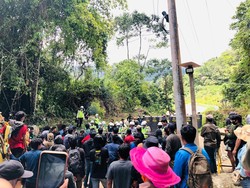 Demo Warga ke PT Masmindo Ricuh, LBH Kecam Aparat Tembakkan Gas Air Mata