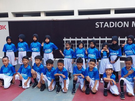 7 Potret Keceriaan Anak-Anak Penghafal Al-Qur'an Jadi Escort Timnas U-20