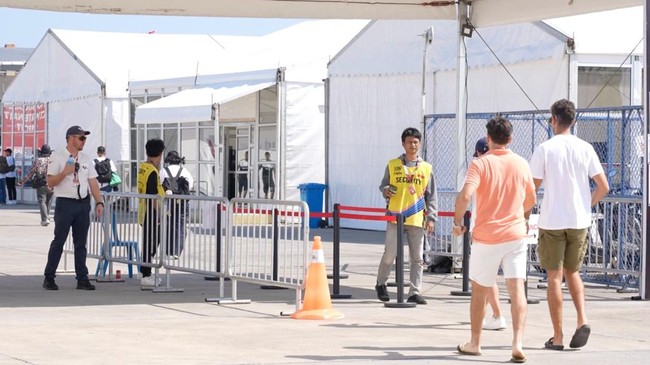 Dengan melibatkan warga lokal, Pertamina Grand Prix of Indonesia bukan hanya memberi penghasilan tambahan, melainkan juga pengalaman dan relasi.