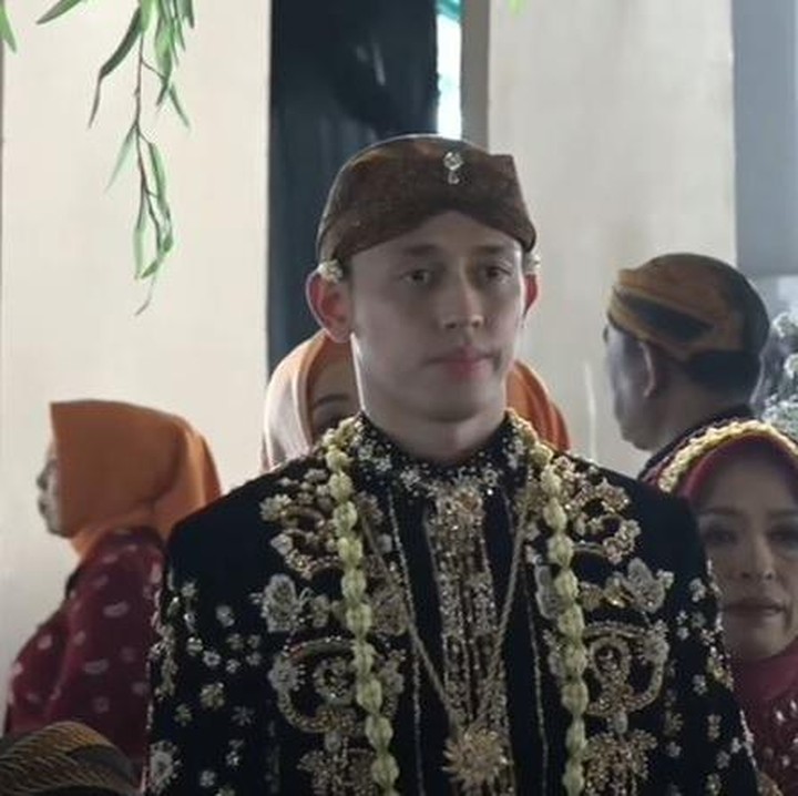 <p>Melansir dari laman <em>detikcom,</em> rencana pernikahan keduanya memang sudah diketahui publik sejak Mei 2024. Hal tersebut disampaikan langsung oleh Rian dan tak lama menyusul kabar pengunduran diri Ribka dari Pelatnas PBSI. (Foto: YouTube Ribka Sugiarto)</p>