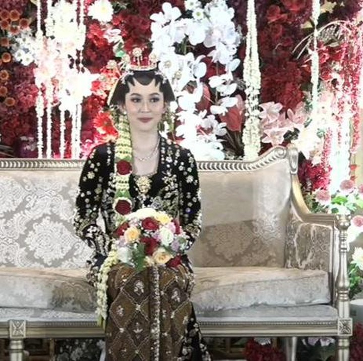 <p>Ribka yang baru saja menjuarai Swiss Open 2024 bersama Lany Tria Mayasari itu ingin fokus mempersiapkan acara pernikahannya. "Dia memilih mundur karena di tahun ini juga kami mau menikah, sebenarnya banyak pertimbangan lain juga. Ya, kami sudah bicara jadi ada lebih baiknya dia fokus untuk mempersiapkan pernikahan itu," ungkap Rian. (Foto: YouTube Ribka Sugiarto)</p>
