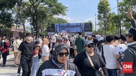 Ribuan Fan Padati Si Jalak Harupat Jelang Konser Sheila on 7 Bandung