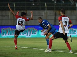 Tyronne-Adam Alis Bawa Persib Ungguli Madura United di Babak Pertama