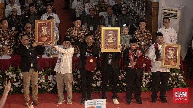 KPU DKI Jakarta menetapkan tema transformasi Jakarta menjadi kota dunia pada debat perdana calon gubernur dan wakil gubernur Pilkada Jakarta, Minggu (6/10).