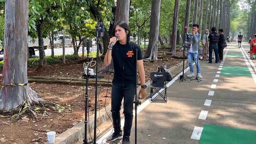Fenomena BKT Jadi Panggung Dadakan Live Streamer Fenomena BKT Jadi Panggung Dadakan Live Streamer.