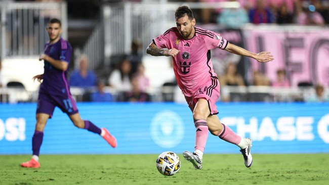 Lionel Messi mencetak gol cantik saat Inter Miami ditahan imbang Charlotte FC. Sedangkan Maarten Paes kebobolan tiga gol saat FC Dallas dikalahkan Orlando City.