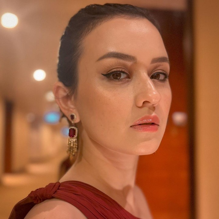 <p>Tak hanya gaun yang cantik, riasan Kimberly saat menghadiri festival film ini juga tak kalah elegan. Riasan perempuan blasteran Inggris ini tampak sederhana, namun terkesan <em>fearless.</em> (Foto: Instagram @kimbrlyryder)</p>