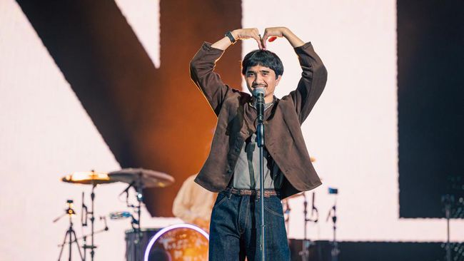 Review: Konser Tunggu Aku di Bandung menasbihkan Sheila on 7 sebagai salah satu grup musik yang tak lekang oleh zaman.