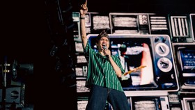 FOTO: Sebuah Kisah Klasik Konser Sheila on 7 di Bandung