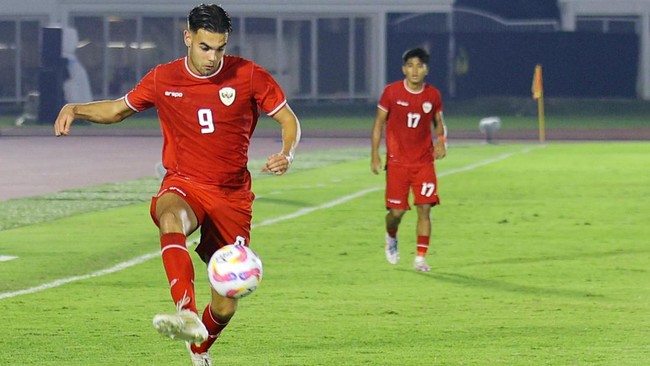 Pelatih Indra Sjafri mengungkap alasan kenapa Jens Raven absen saat Timnas Indonesia U-20 dikalahkan Yordania pada laga Mandiri U-20 Challenge Series 2025.