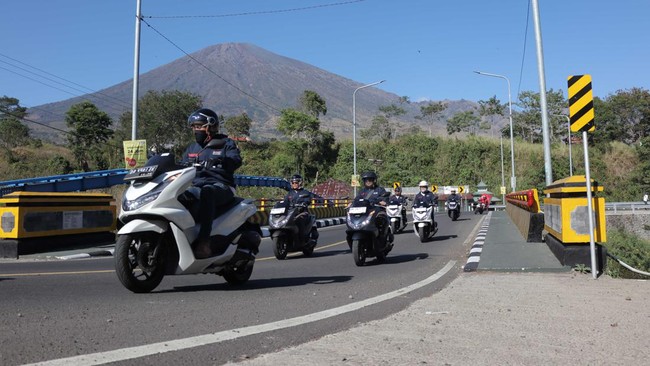 Motor Honda PCX160 bisa jadi pilihan touring jarak jauh, seperti jalur Sembalun ke Mandalika dengan jarak tempuh mencapai lebih dari 114 kilometer.