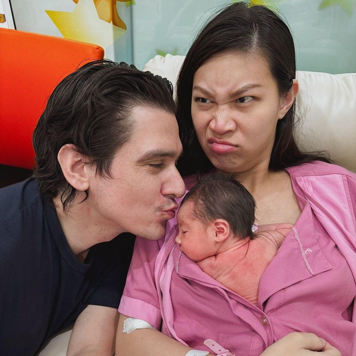 <p>Patricia Gouw memutuskan untuk melahirkan anak pertamanya di Bankok, Thailand, lantaran permintaan suaminya. Sang suami merasa kurang cocok dengan dengan dokter-dokter kandungan yang ada di Indonesia, Bunda. (Foto: Instagram @patriciagouw)</p>
