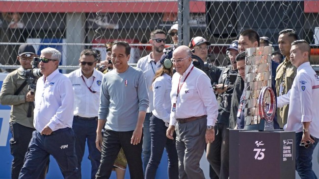 Presiden Joko Widodo (Jokowi) menegaskan MotoGP Mandalika Pertamina Grand Prix di Sirkuit Pertamina Mandalika tetap bakal berjalan pada tahun depan.