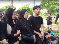 Video Terkait Ibunda Sakit Kanker, Sonny Septian: Orang Paling Kuat