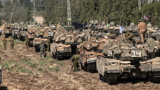 Israel mengatakan sekitar 30 komandan Hizbullah dari berbagai pangkat sudah tewas, hal ini disebut menyakitkan bagi Iran.