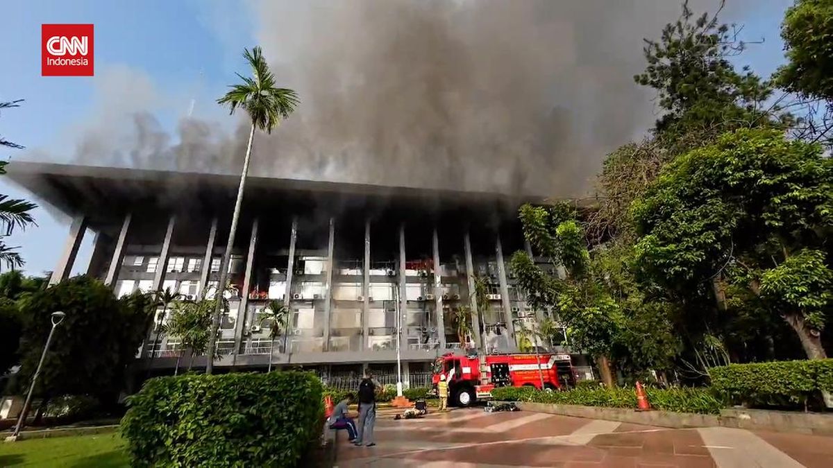 VIDEO: Gedung Bakamla Terbakar, 19 Unit Damkar Dikerahkan