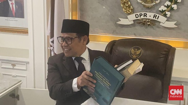 Muhaimin Iskandar namalain Cak Imin mengakhiri masa kerjanya di DPR selama 20 tahun. Tetap aktif sebagai Ketum PKB.