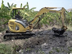 Cegah Banjir, Pemkot Semarang Intensifkan Pengerukan Sedimen Sungai