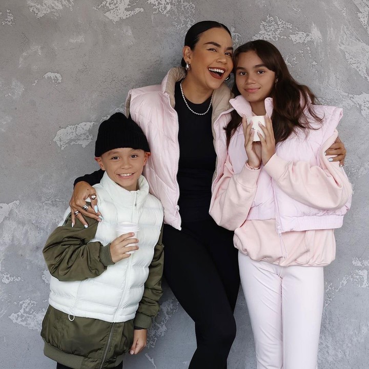 <p>Bunda, kita doakan agar Chloe tumbuh menjadi anak yang selalu membanggakan kedua orang tuanya, ya. Semoga Chloe turut sukses dalam meraih sebua mimpinya. (Foto: Instagram: @melaney_ricardo)</p>