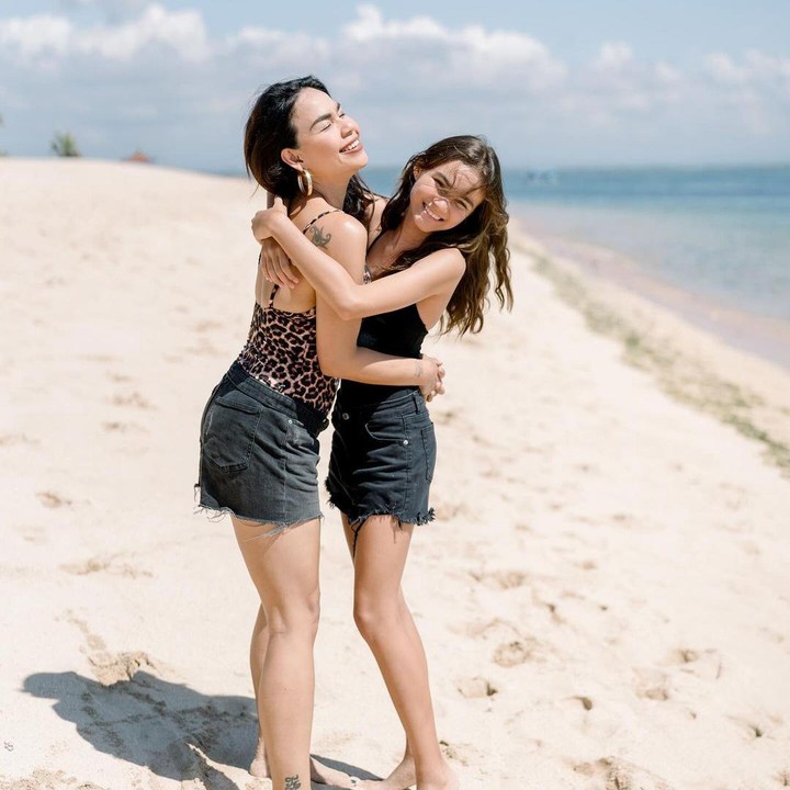 <p>Melaney sendiri kerap mengunggah momen kebersamaannya bersama Chloe pada laman Instagram. Banyak yang kaget kalau putri sulung Melaney itu sudah tumbuh menjadi anak remaja yang cantik. (Foto: Instagram: @melaney_ricardo)</p>
