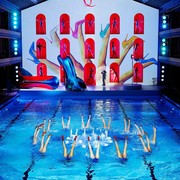 Unik! Christian Louboutin Buat Perosotan High Heels dan Gandeng Atlet Renang Artistik untuk Show