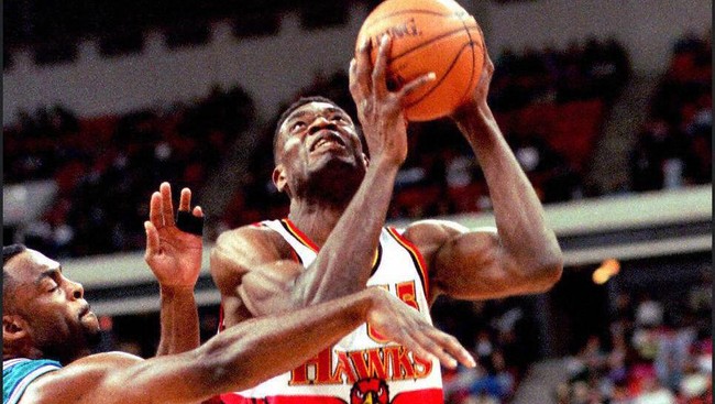 Legenda NBA yang aktif di era 90-an, Dikembe Mutombo meninggal dunia pada Senin (30/9).